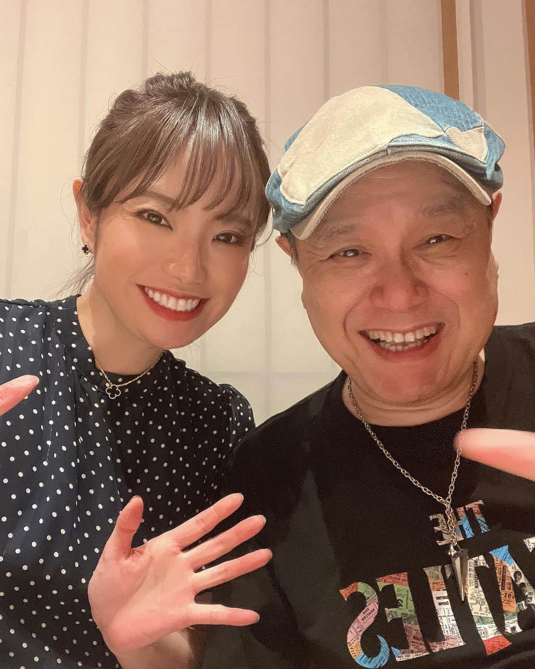 SHUUBIさんのインスタグラム写真 - (SHUUBIInstagram)「『ASKA Premium Concert Tour -Wonderful World- 2023』 #広島公演  4月1日 からいよいよスタートしました！！！ ご来場の皆様の明日への活力に少しでもなれたら最高に幸せです。44歳最後の本番でした！！！最高に楽しかったです。  そして4月2日。 朝起きたらたくさんのお祝いメッセージが届いていてもう本当にありがとうございます！！！自分ごとで恐縮していますが嬉しいです🥹😭 節目の日を気持ち新たに #姫路公演   #ASKA さん #ASKAバンド　 ご来場の皆様と音楽を共有できる喜びに感謝しながら燃えました🔥  途中、まさか皆さまにサプライズでお誕生日をお祝いいただけるとは1ミクロも想像していなかったので、もう涙腺が崩壊してしまいました。本当にありがとうございました😭 ASKAさん、ASKAバンド、スタッフの皆様、 ご来場の皆様に心から恐縮して感謝です。 ありがとうございました！！！  写真はギターの是永さんが撮ってくださいました✨  #音楽 #音楽好きな人と繋がりたい #コンサートツアー  #全国ツアー #お誕生日  #お祝い #ありがとうございます #ありがとうございました  #幸せです #もっと頑張ります」4月3日 13時53分 - shuubihidemi