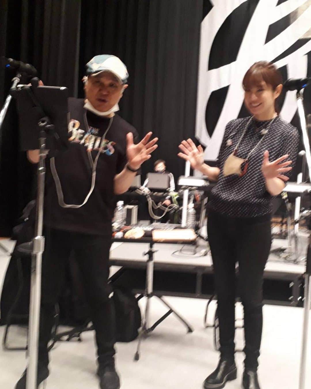 SHUUBIさんのインスタグラム写真 - (SHUUBIInstagram)「『ASKA Premium Concert Tour -Wonderful World- 2023』 #広島公演  4月1日 からいよいよスタートしました！！！ ご来場の皆様の明日への活力に少しでもなれたら最高に幸せです。44歳最後の本番でした！！！最高に楽しかったです。  そして4月2日。 朝起きたらたくさんのお祝いメッセージが届いていてもう本当にありがとうございます！！！自分ごとで恐縮していますが嬉しいです🥹😭 節目の日を気持ち新たに #姫路公演   #ASKA さん #ASKAバンド　 ご来場の皆様と音楽を共有できる喜びに感謝しながら燃えました🔥  途中、まさか皆さまにサプライズでお誕生日をお祝いいただけるとは1ミクロも想像していなかったので、もう涙腺が崩壊してしまいました。本当にありがとうございました😭 ASKAさん、ASKAバンド、スタッフの皆様、 ご来場の皆様に心から恐縮して感謝です。 ありがとうございました！！！  写真はギターの是永さんが撮ってくださいました✨  #音楽 #音楽好きな人と繋がりたい #コンサートツアー  #全国ツアー #お誕生日  #お祝い #ありがとうございます #ありがとうございました  #幸せです #もっと頑張ります」4月3日 13時53分 - shuubihidemi