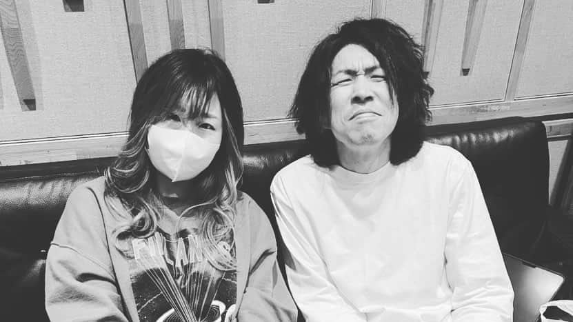 彩さんのインスタグラム写真 - (彩Instagram)「最近はFINLANDSの再録アルバムのレコーディングで楽しくノイズ。 新宿LOFTでおせわになったゆーじろうとまた縁が繋がったりしたよ。 来月発売！」4月3日 14時06分 - aya_the_little_black