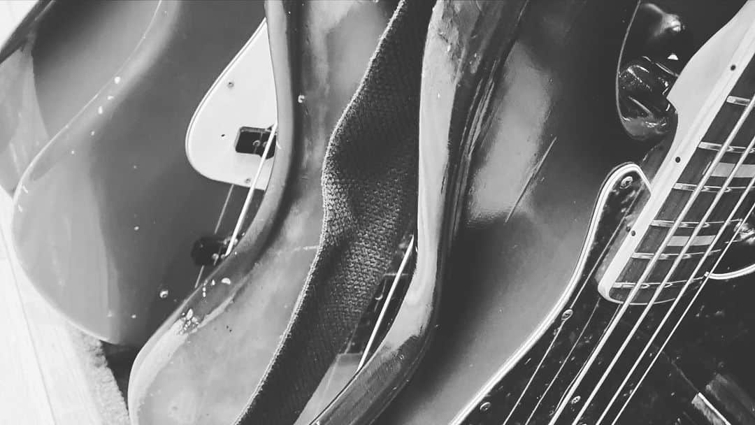彩さんのインスタグラム写真 - (彩Instagram)「最近はFINLANDSの再録アルバムのレコーディングで楽しくノイズ。 新宿LOFTでおせわになったゆーじろうとまた縁が繋がったりしたよ。 来月発売！」4月3日 14時06分 - aya_the_little_black