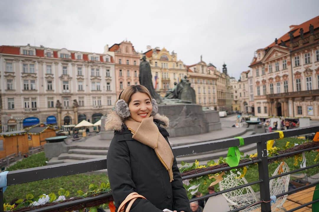 新田朝子のインスタグラム：「📍#oldtownsquareprague   Happy Easter🐰🥚  #海外在住 #中東在住 #ヨーロッパ旅行 #東欧 #チェコ #プラハ #旧市街 #プラハの春 #海外旅行好きな人と繋がりたい   #prague #czech #easterneurope #europe_vacations #europetravel #travelphotography #loveprague」