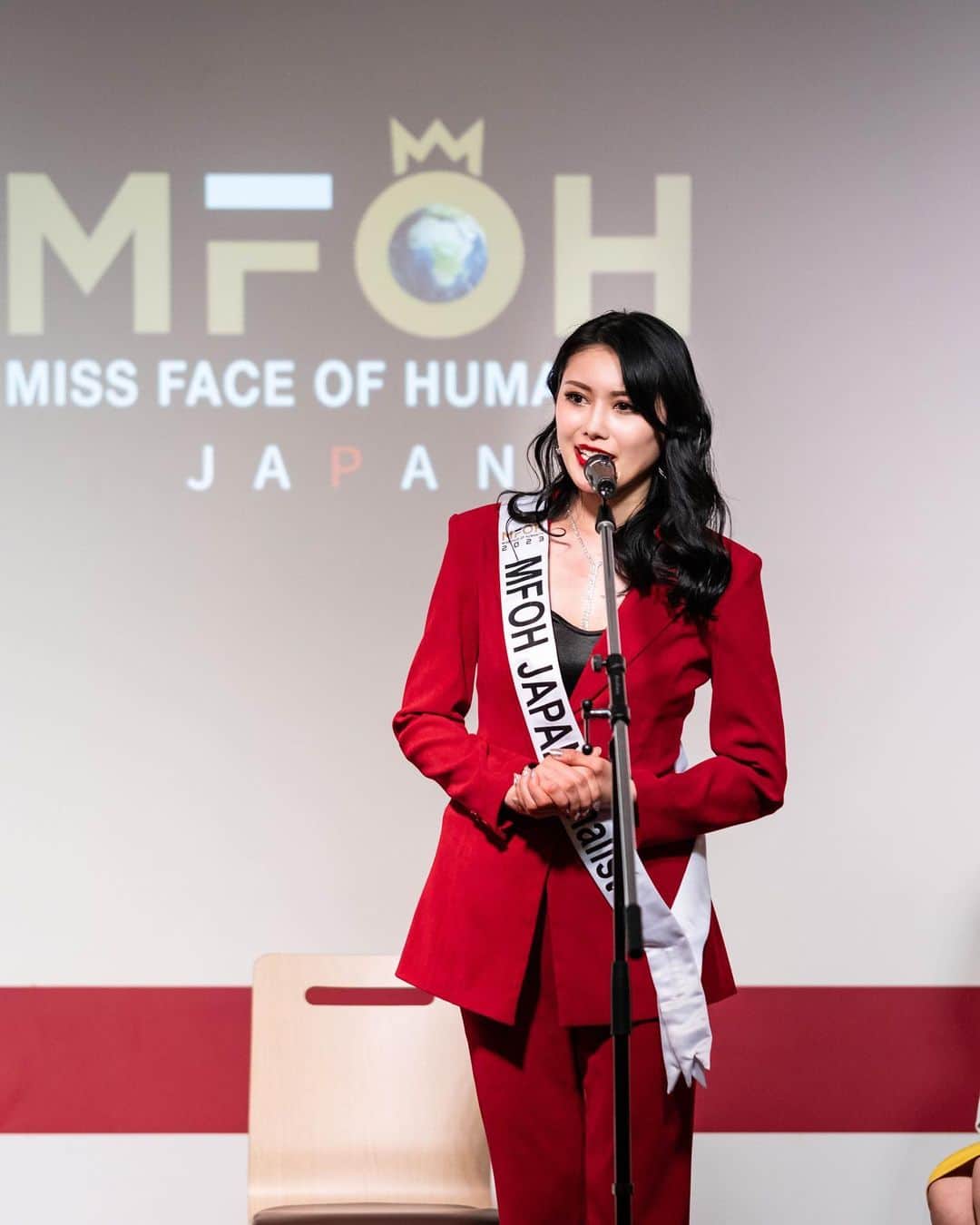 嘉瀬美月さんのインスタグラム写真 - (嘉瀬美月Instagram)「‎👑🌈✨ ⁡ ┈┈┈┈┈┈┈┈┈┈┈┈┈┈┈┈┈┈┈┈┈┈┈┈ ⁡ ⁡ ⁡ ⁡ Miss Face of Humanity日本大会ではドレスの他に スーツでのウォーキング、スピーチ、集団討論もありました。 ⁡ 女性リーダーの発掘がテーマでもあるので 個性を出しながらもオフォシャルな場でも 信頼感を与えられるコーディネートを各自していました😊 ⁡ もちろん、私はRED🌹❤️💋 ⁡ 私にとって赤は1番好きな色で、一番自分らしく居られる色です！ ⁡ ⁡ ⁡ ⁡ ⁡ ⁡ ⁡ #portrait #Japanese #Japanesemodel #Asian #tokyomodel #ポートレート #ポートレートモデル #東京写真部 #東京モデル #東京ポートレート #サロンモデル #サロモ #フリーランスモデル #攝影 #寫真 #攝影日記 #人像攝影 #パーソナルカラー #ウォーキング #MissFaceofHumanity  #MissFaceofHumanity2023 #MissFaceofHumanityJapan #Beautypageant #Beautypageant2023 #MFOH2023 #ミスコン #ファイナリスト #ミスコンファイナリスト #ミスコンテスト ⁡ ⁡ ┈┈┈┈┈┈┈┈┈┈┈┈┈┈┈┈┈┈┈┈┈┈┈┈」4月3日 5時45分 - meeeeetamm