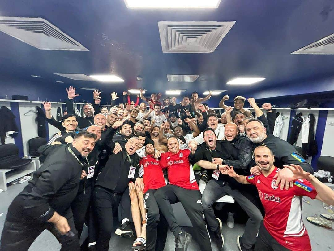 アレクサンドル・マキシムさんのインスタグラム写真 - (アレクサンドル・マキシムInstagram)「What a night! 🦅🦅🦅   @besiktas 👏👏👏」4月3日 5時47分 - maximalexandru