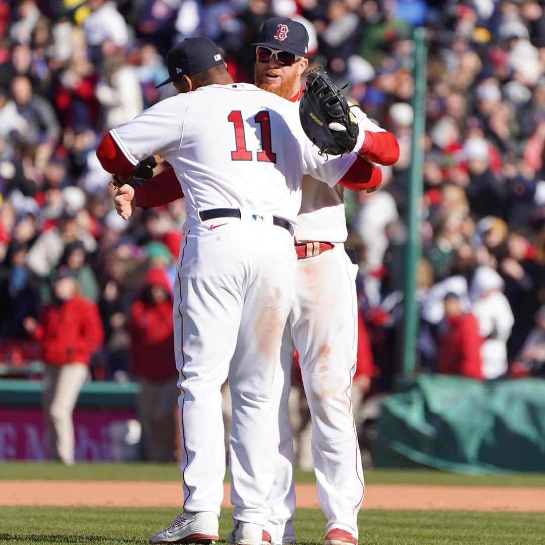 ジャスティン・ターナーのインスタグラム：「Great series win!!!! @redsox」