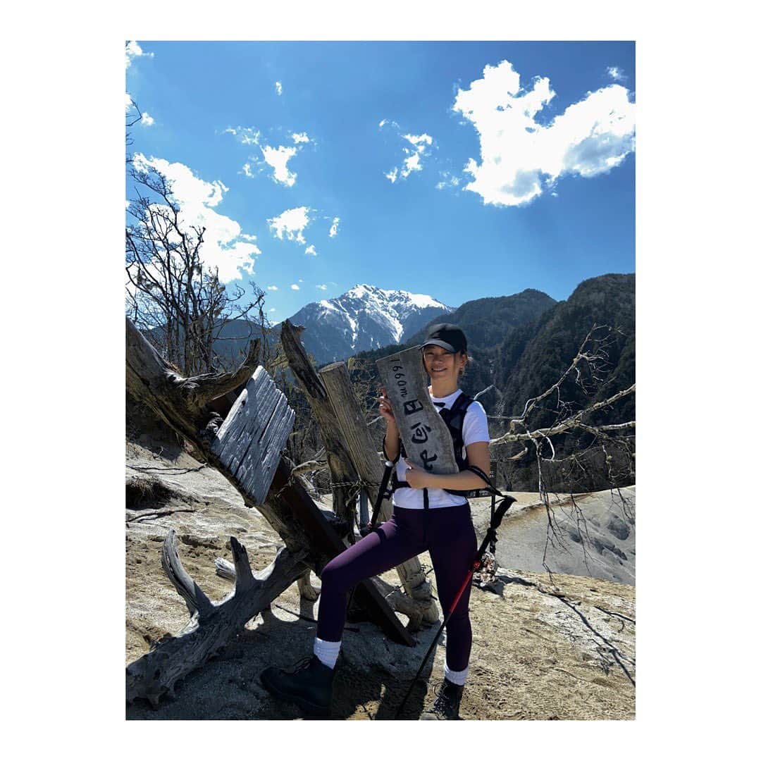のインスタグラム：「ㅤ 日向山山頂はまるでビーチでした😍🏖  #blendahiking #hiking #登山 #ハイキング #日向山 #山梨 #mouthinata #yamanashi #mountainbeach」