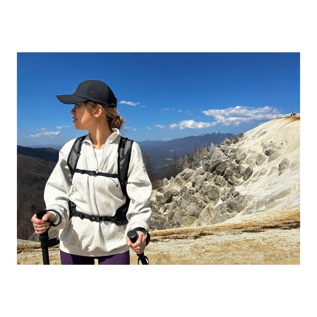 藤田敦子さんのインスタグラム写真 - (藤田敦子Instagram)「ㅤ 日向山山頂はまるでビーチでした😍🏖  #blendahiking #hiking #登山 #ハイキング #日向山 #山梨 #mouthinata #yamanashi #mountainbeach」4月3日 6時01分 - blenda0305