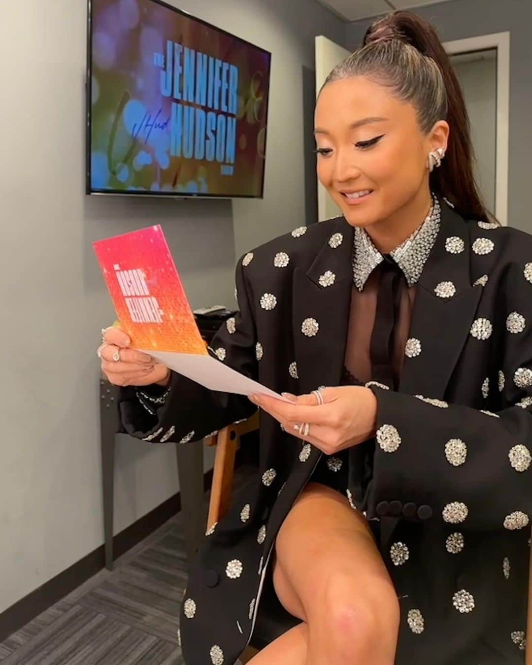 アシュレイ・パークさんのインスタグラム写真 - (アシュレイ・パークInstagram)「⚪️🖤spotted playing and panting at @jenniferhudsonshow with lovely @iamjhud talkin all the things :)」4月3日 6時07分 - ashleyparklady