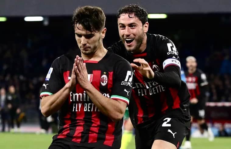 ブラヒム・ディアスのインスタグラム：「🔥🔥 𝐐𝐮𝐞𝐬𝐭𝐨 è 𝐥'𝐀𝐂 𝐌𝐢𝐥𝐚𝐧!!! 🔥🔥 ➕3️⃣ grande partita di squadra, Andiamo! ❤️🖤 @acmilan   😇 Questo gol è per te, nonno. DEP 🙏🏻 #ForzaMilan」