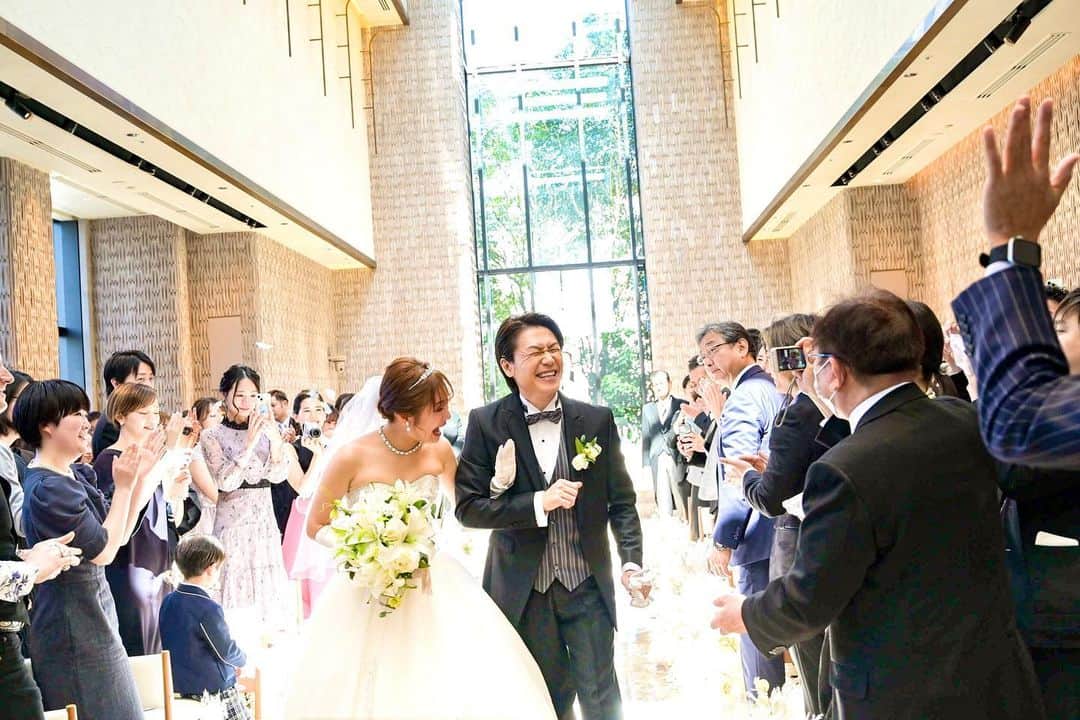 のインスタグラム：「城咲仁and加島ちかえ夫婦 2023年4月3日本日入籍２周年 皆様これからも夫婦共々頑張って参りますので応援宜しく御願い致します もう2年かー早いな💦  楽しくてキラキラな毎日に感謝致します この人といると知らなかった自分に会えます こんなに満面の笑みで笑っている自分がなんだか、、、🤣  皆様にも沢山の幸あれ だいぶマリッジハイ状態からの結婚式ロスが抜けてきました  先日のTSV24時間生放送のおかげです 皆様あずきパウダー たくさんのオーダー誠に有難う御座いました 皆様もあずきパウダーでキラキラと美活、腸活ダイエット楽しんで素敵な夏を迎えてくださいね  それでは仕事行ってきます  ◆4/6日お昼12:00時より丸鶴冷凍しっとりチャーシュー炒飯、限定発売！  #城咲仁  #加島ちかえ #結婚記念日 #marriage #happy #感謝 #qvc #腸活 #美活」