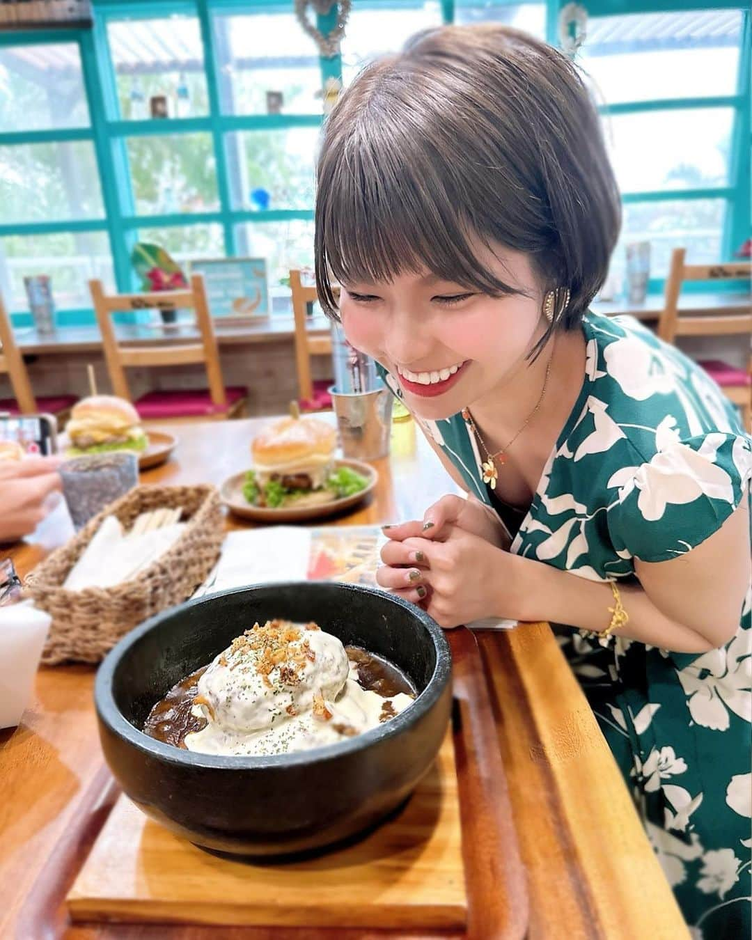 天野なつさんのインスタグラム写真 - (天野なつInstagram)「おはようございます🍛  お久しぶり投稿、、、！  「MUSiC HUNGRY」のMVオフショです！  https://youtu.be/otSGBeFreY4  MVどうだったかなあ、、、🍔 観てくれたみなさんありがとうございます！！  #毎週日曜日11時から #FMFUJI #ミュージックハングリー #テーマソング #沖縄 #沖縄本部町 #沖縄ハンバーガー #マーブルガーデンハウス」4月3日 6時55分 - natsu_amano