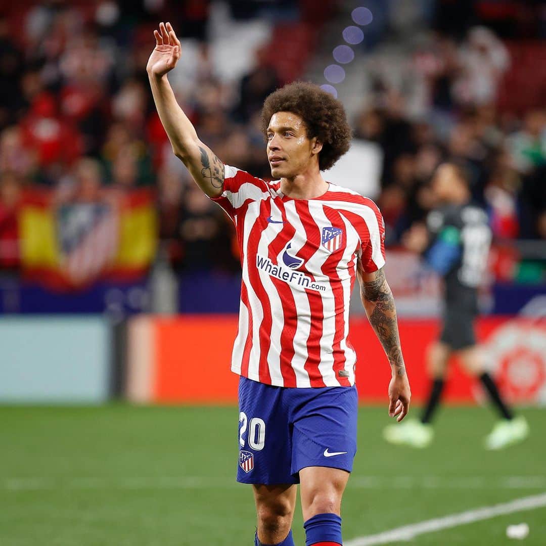 アクセル・ヴィツェルのインスタグラム：「Great to return with 3 more points at home! Perfect end to the week 💪🏽🔥 #AùpaAtleti」