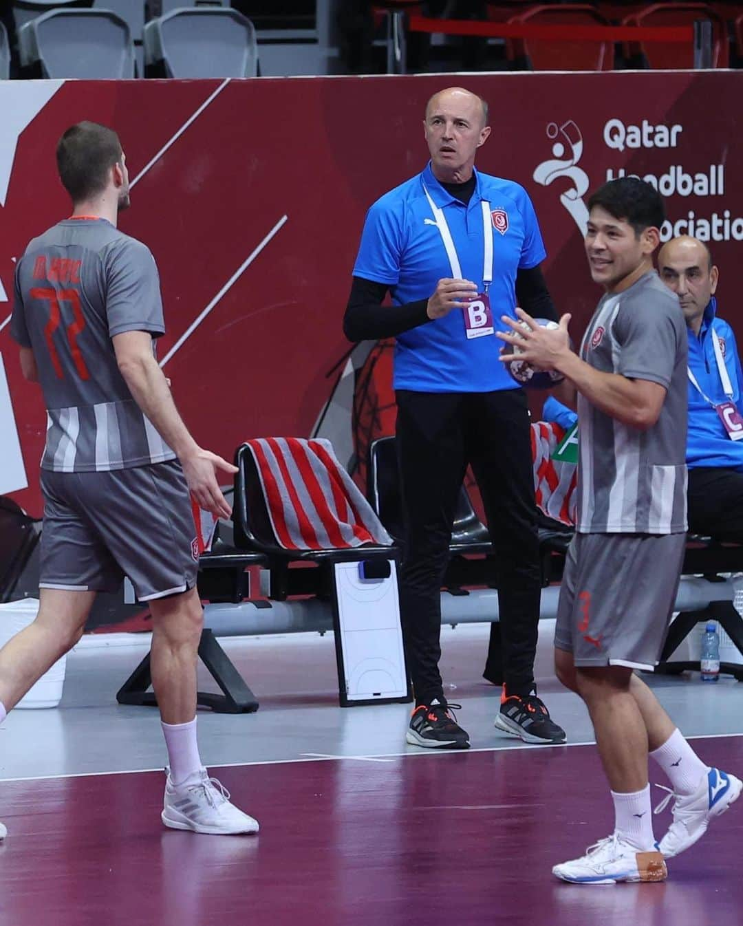 徳田新之介さんのインスタグラム写真 - (徳田新之介Instagram)「Qatar league🇶🇦🤾‍♂️  #handball #qatar #alduhail」4月3日 7時14分 - hawks4621