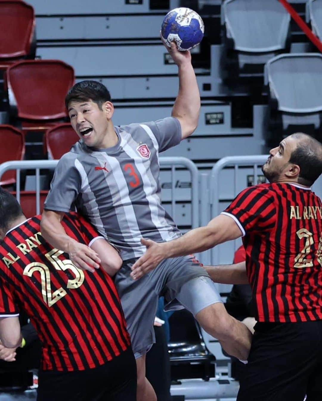 徳田新之介のインスタグラム：「Qatar league🇶🇦🤾‍♂️  #handball #qatar #alduhail」