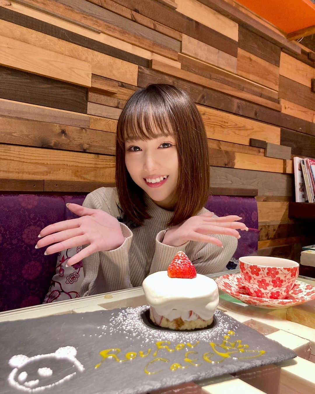 丸りおなのグルメインスタ