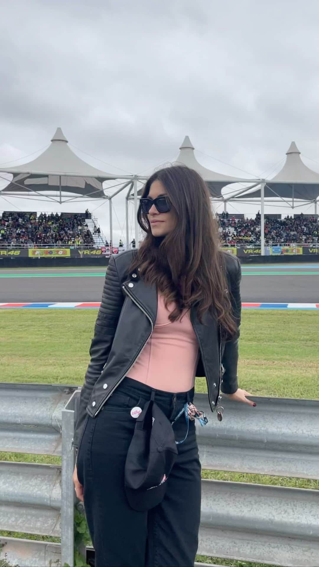 のインスタグラム：「Grazie  @stylestore.ar y @tissot_official por este día tan especial. 🤍   Tornare a respirare la magica atmosfera della @motogp è stato semplicemente magico.  ✨🫶」