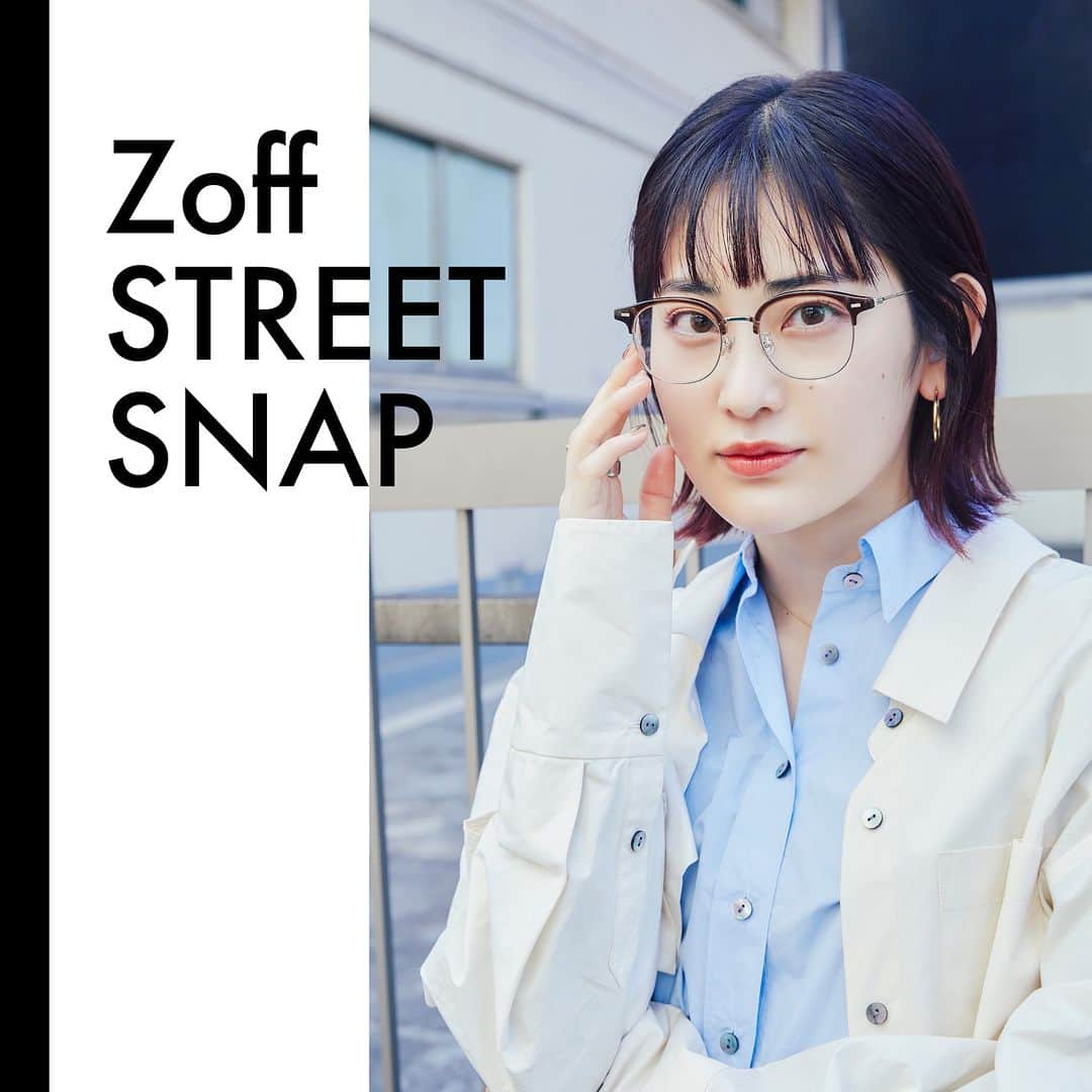 Zoff Officialのインスタグラム：「【Zoff STREET SNAP @表参道】 オシャレなあの人が選ぶ、メガネ。 街のオシャレな人に、その日のコーデや気分に合わせてZoffのメガネを一つ選んでもらいました。  ZP231001_43C1 (ブラウン)　￥11,100 ※税込・セットレンズ代込み  「モードな黒スカートにおじメガネを合わせて、ほどよくカジュアルダウン」  model：タジタジ　@tajitaji_official  #Zoff #メガネ #ファッションスナップ #ウェリントン #伊達メガネ #ゾフ #表参道」