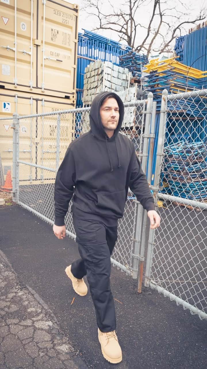 ロスコのインスタグラム：「Stay warm and comfortable in the Every Day Hoodie from Rothco. Perfect for outdoor work and everyday wear - don’t let the elements keep you inside! #RothcoWorkwear #EveryDayHoodie #workwear #work #outdoors」