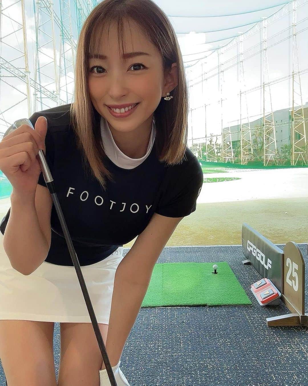 RIKAさんのインスタグラム写真 - (RIKAInstagram)「. 4月スタート！ 少しづつ練習再開☺️ @tss_sing_himonya  . ウエア来て練習行くのが好き❤️ スカートの後ろはプリーツで可愛い💕 @footjoy.japan  . 全然飛ばないけどやっぱゴルフは楽しいね😊✨ . . . #ゴルフ#golf#⛳️#ゴルフ女子#ゴルフ好き#ゴルフウエア#ゴルフコーデ#ゴルフシューズ#ゴルフスイング#골프 #골프웨어 #골프스윙 #여행 #해외여행 #골프스타그램 #골프중독 #와인 #소주 #좋은시간#フットジョイ#footjoy#フットジョイシューズ#フットジョイコーデ#碑文谷#スイング碑文谷」4月3日 8時07分 - rinrikagolf