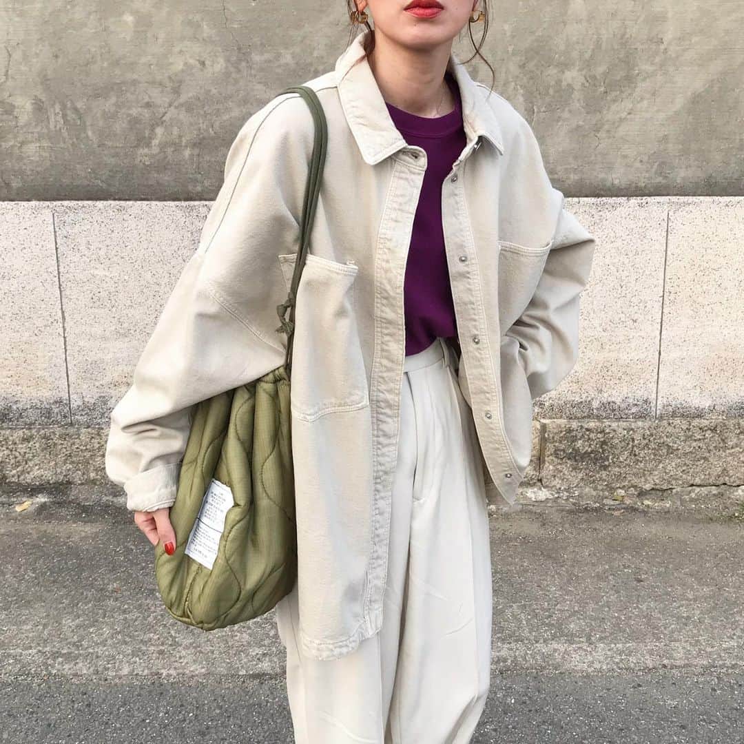 kumikaさんのインスタグラム写真 - (kumikaInstagram)「お気に入りのZARAのデニムシャツ🌸 色味がめっちゃ可愛い💕  ポケットデニムジャケット/ストーン サイズはXLにしたからゆったりたっぽり☺️✨  アースカラーのコーデに差し色auraleeのダークパープルのtops🍇 このパープルの色味も好き🥰 . . . . shirt#zara tops.pants#auralee bag @authen_japan  shoes#paraboot pierce @petitperiofficial  . . . . #アースカラーコーデ#パープルコーデ#ダークパープル#ワントーンコーデ#ザラ#オーバーサイズシャツ#デニムシャツ#デニムジャケット#デニムコーデ#オーラリー#キルティングバッグ#古着mix#古着女子#パラブーツ#parabootmichael #tbt#ootd#instafashion#outfit#ママコーデ#古着好きな人と繋がりたい#vintage」4月3日 8時22分 - kumika_iiio2