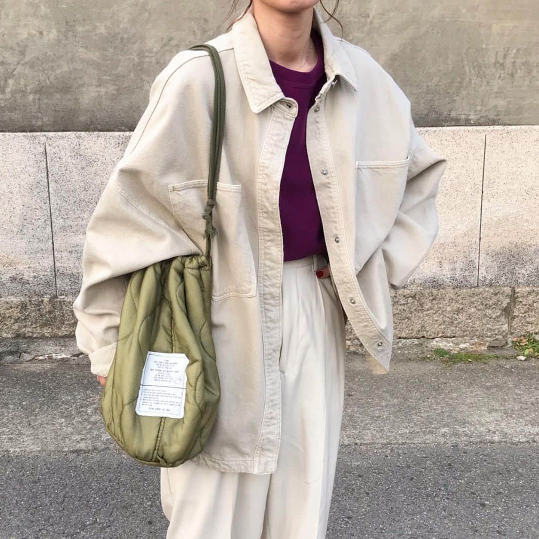 kumikaさんのインスタグラム写真 - (kumikaInstagram)「お気に入りのZARAのデニムシャツ🌸 色味がめっちゃ可愛い💕  ポケットデニムジャケット/ストーン サイズはXLにしたからゆったりたっぽり☺️✨  アースカラーのコーデに差し色auraleeのダークパープルのtops🍇 このパープルの色味も好き🥰 . . . . shirt#zara tops.pants#auralee bag @authen_japan  shoes#paraboot pierce @petitperiofficial  . . . . #アースカラーコーデ#パープルコーデ#ダークパープル#ワントーンコーデ#ザラ#オーバーサイズシャツ#デニムシャツ#デニムジャケット#デニムコーデ#オーラリー#キルティングバッグ#古着mix#古着女子#パラブーツ#parabootmichael #tbt#ootd#instafashion#outfit#ママコーデ#古着好きな人と繋がりたい#vintage」4月3日 8時22分 - kumika_iiio2