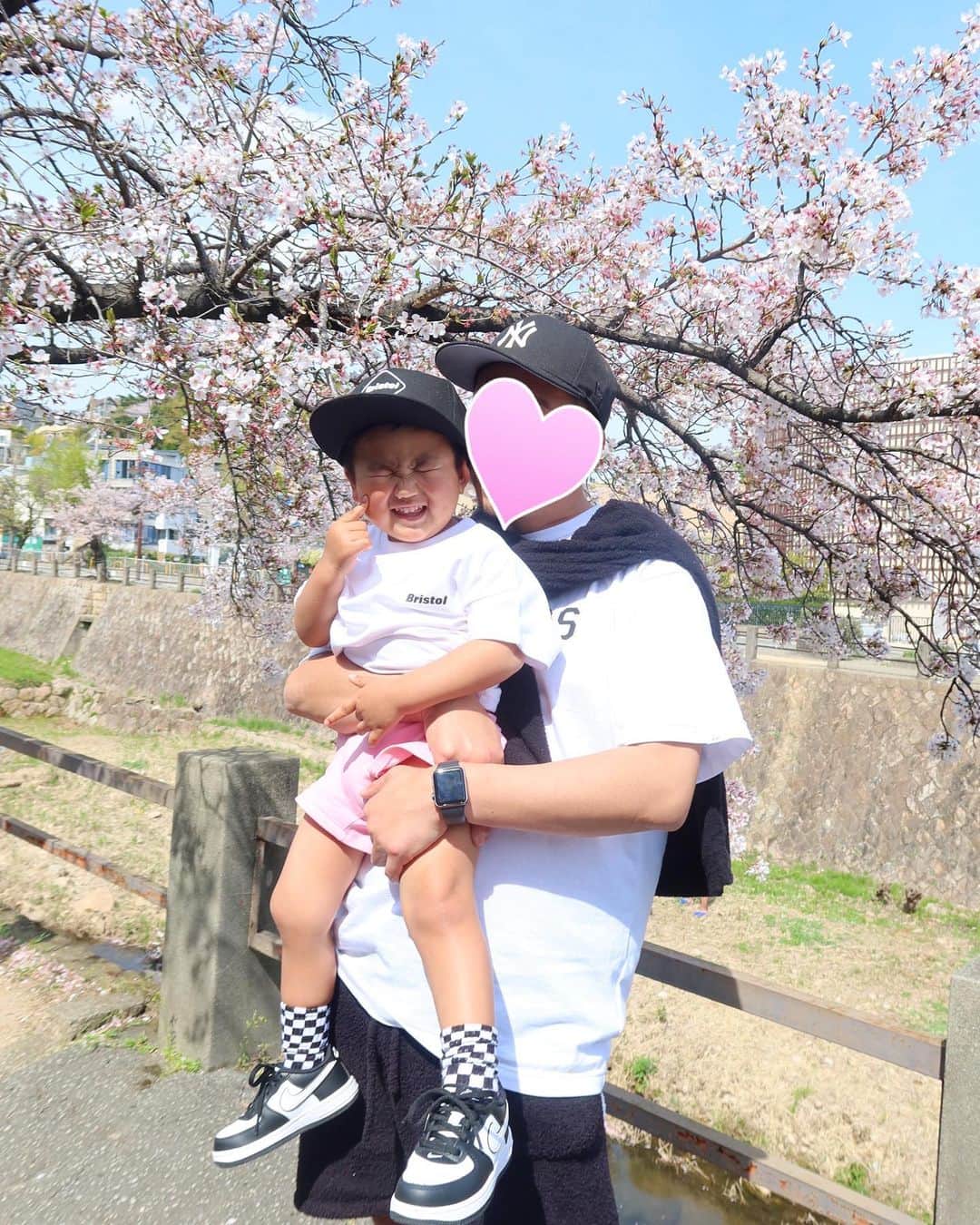 Mai Wakimizuさんのインスタグラム写真 - (Mai WakimizuInstagram)「父と息子。3枚目、嘘みたいな鼻水出てる♡笑 #2歳8ヶ月#40歳#父と息子#2歳男の子#2歳」4月3日 8時55分 - wakkin__m