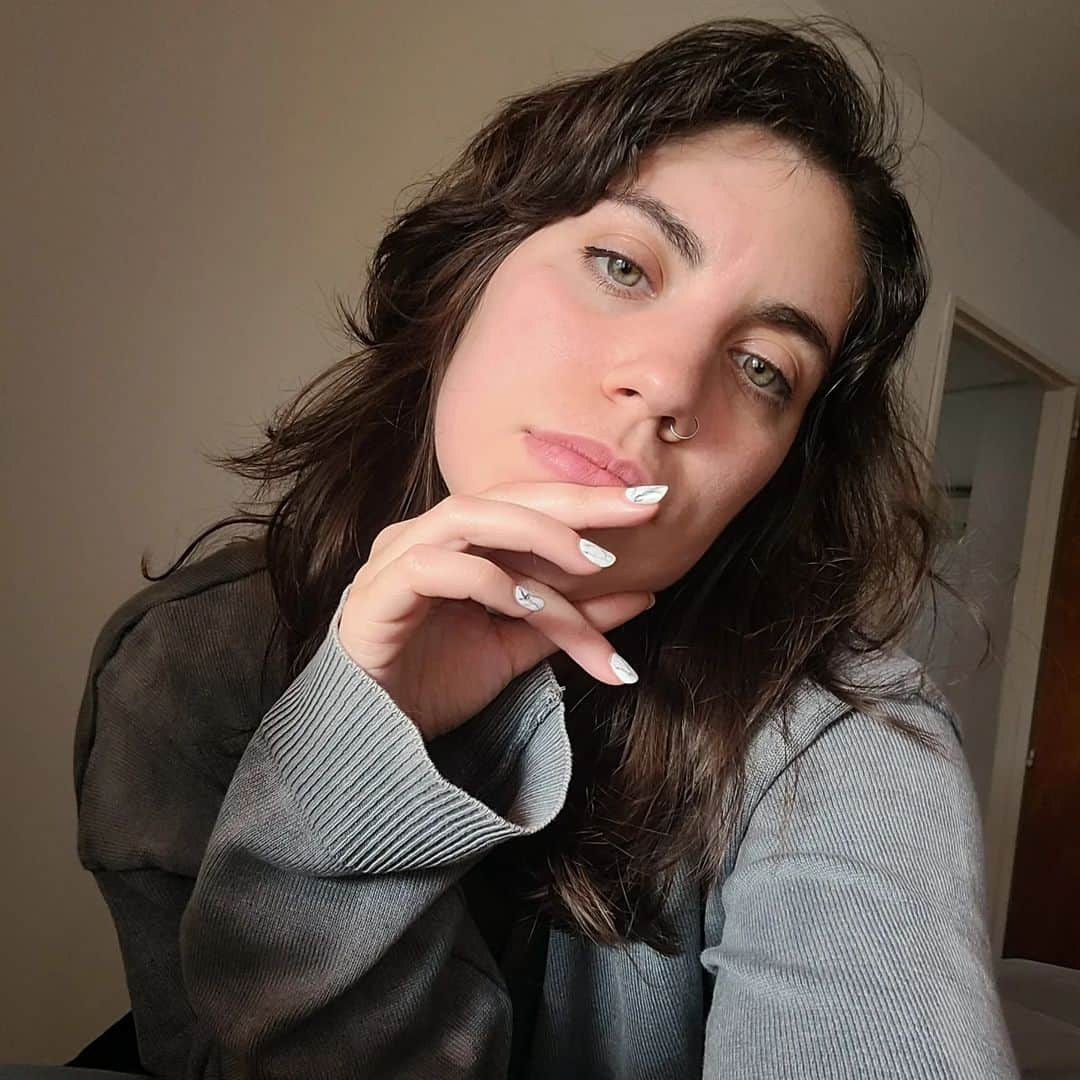 のインスタグラム：「un dump de marzo, un mes en el que soltó bastante la mano y volvió a tirar algunos trazos, un mes en el que me conecté de nuevo con algunos hábitos y formas que me hacen bien, y planté las bases o la idea al menos para otras cosas que proyecto ✨️ Muchas cosas que quiero probar y muchas ganas de producir y crear cosas nuevas 🔥」