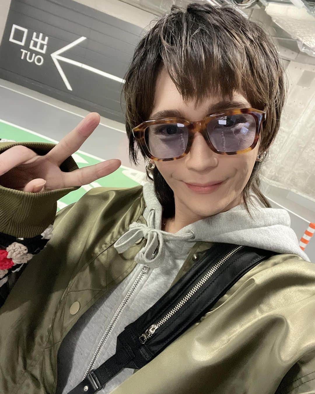 のインスタグラム：「ぎゅもーにん❤️✨✨✨❤️💕おちごといってきまち‼️✨昨日のパーティーの興奮治らず😂 いやラブ満タンってことでしゅね❤️❤️❤️❤️ いってきまーす」