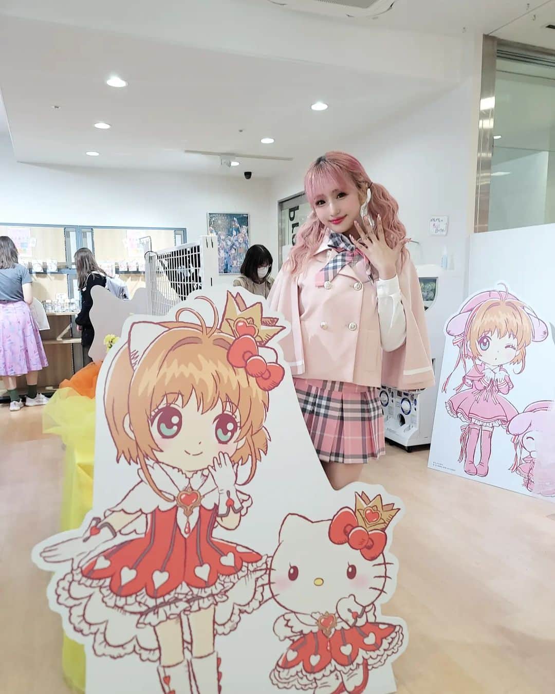 黛実希さんのインスタグラム写真 - (黛実希Instagram)「🌸カードキャプターさくら🌸  CHOAでさくらをイメージしたコーデして カードキャプターさくら×サンリオコラボのPopup行ってきたよ💗🌸💗🌸 １人で行ったんだけどさくらの主題歌全部好きすぎて大熱唱しながらお買い物🎤🎶  ホカンス用にケロちゃん＆スッピーのでっかいトートバッグ買ったから早く披露したいな🤗💕笑  #カードキャプターさくら#cardcaptorsakura#木之本桜#카드캡터체리#ケロちゃん#アニオタ#アニオタ女子#制服レンタル#韓国制服レンタル#韓国制服#制服#制服プリ#인생네컷#韓国アイドル#ラフォーレ原宿#原宿#制服ユニバ#制服ディズニー#교복샷#교복스타그램#교복#韓国好きな人と繋がりたい#コスプレ#コスプレイヤー#校服#코스프레#cos#cosplay#cosplayer#schooluniform」4月3日 9時17分 - candymiiiki