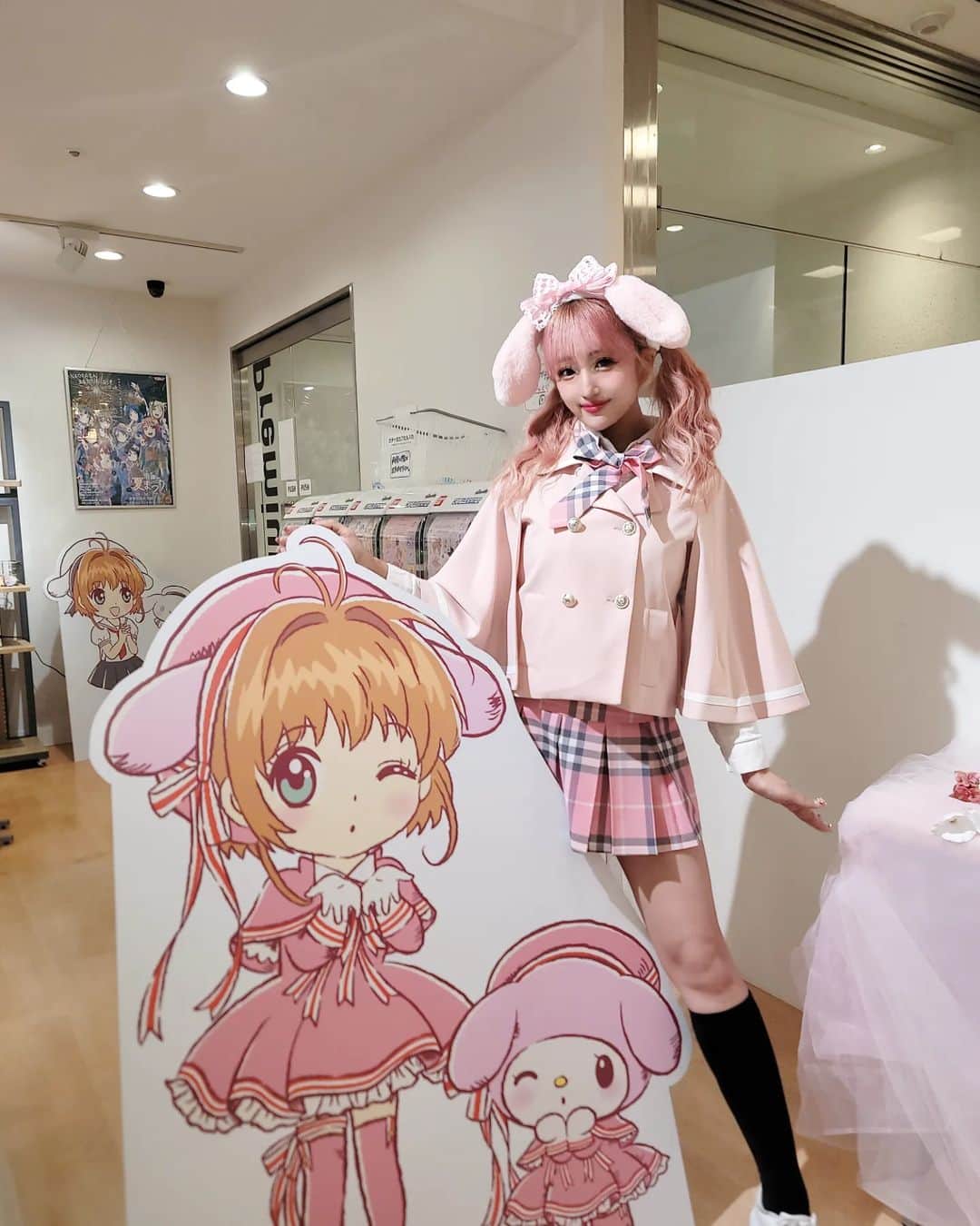 黛実希さんのインスタグラム写真 - (黛実希Instagram)「🌸カードキャプターさくら🌸  CHOAでさくらをイメージしたコーデして カードキャプターさくら×サンリオコラボのPopup行ってきたよ💗🌸💗🌸 １人で行ったんだけどさくらの主題歌全部好きすぎて大熱唱しながらお買い物🎤🎶  ホカンス用にケロちゃん＆スッピーのでっかいトートバッグ買ったから早く披露したいな🤗💕笑  #カードキャプターさくら#cardcaptorsakura#木之本桜#카드캡터체리#ケロちゃん#アニオタ#アニオタ女子#制服レンタル#韓国制服レンタル#韓国制服#制服#制服プリ#인생네컷#韓国アイドル#ラフォーレ原宿#原宿#制服ユニバ#制服ディズニー#교복샷#교복스타그램#교복#韓国好きな人と繋がりたい#コスプレ#コスプレイヤー#校服#코스프레#cos#cosplay#cosplayer#schooluniform」4月3日 9時17分 - candymiiiki