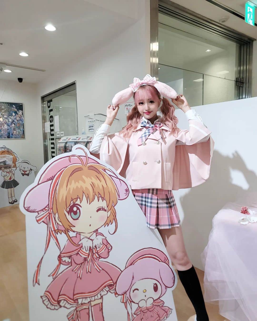 黛実希さんのインスタグラム写真 - (黛実希Instagram)「🌸カードキャプターさくら🌸  CHOAでさくらをイメージしたコーデして カードキャプターさくら×サンリオコラボのPopup行ってきたよ💗🌸💗🌸 １人で行ったんだけどさくらの主題歌全部好きすぎて大熱唱しながらお買い物🎤🎶  ホカンス用にケロちゃん＆スッピーのでっかいトートバッグ買ったから早く披露したいな🤗💕笑  #カードキャプターさくら#cardcaptorsakura#木之本桜#카드캡터체리#ケロちゃん#アニオタ#アニオタ女子#制服レンタル#韓国制服レンタル#韓国制服#制服#制服プリ#인생네컷#韓国アイドル#ラフォーレ原宿#原宿#制服ユニバ#制服ディズニー#교복샷#교복스타그램#교복#韓国好きな人と繋がりたい#コスプレ#コスプレイヤー#校服#코스프레#cos#cosplay#cosplayer#schooluniform」4月3日 9時17分 - candymiiiki