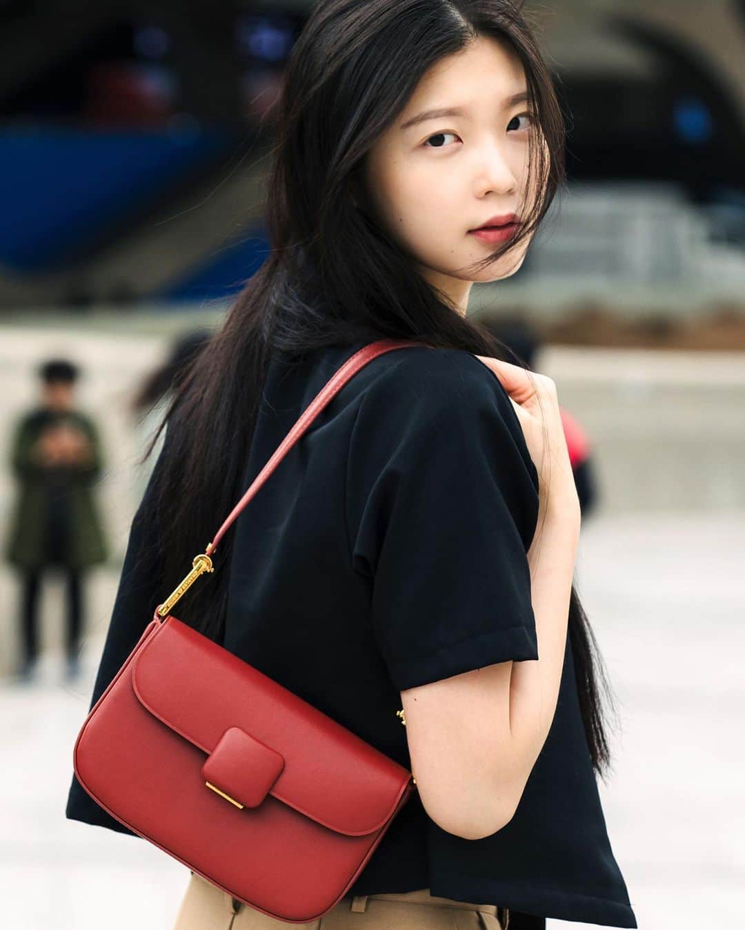 가로수길 , Seoulさんのインスタグラム写真 - (가로수길 , SeoulInstagram)「Seoul Fashion Week   Esteem 모델들의 출근길에 착용 가방은 바로바로 @charleskeith_kr ❣️  찰스앤키스 가방은 컬러감과 재질이 너무 좋아서 언제나 편안하게 들고 다니기 딱이랍니당   Photo by @jaylim1」4月3日 9時27分 - jaylim1