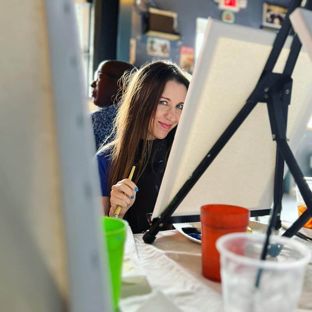 パティ・マレットさんのインスタグラム写真 - (パティ・マレットInstagram)「Art day today with friends to celebrate another year 🥳🎨」4月3日 10時04分 - pattiemallette