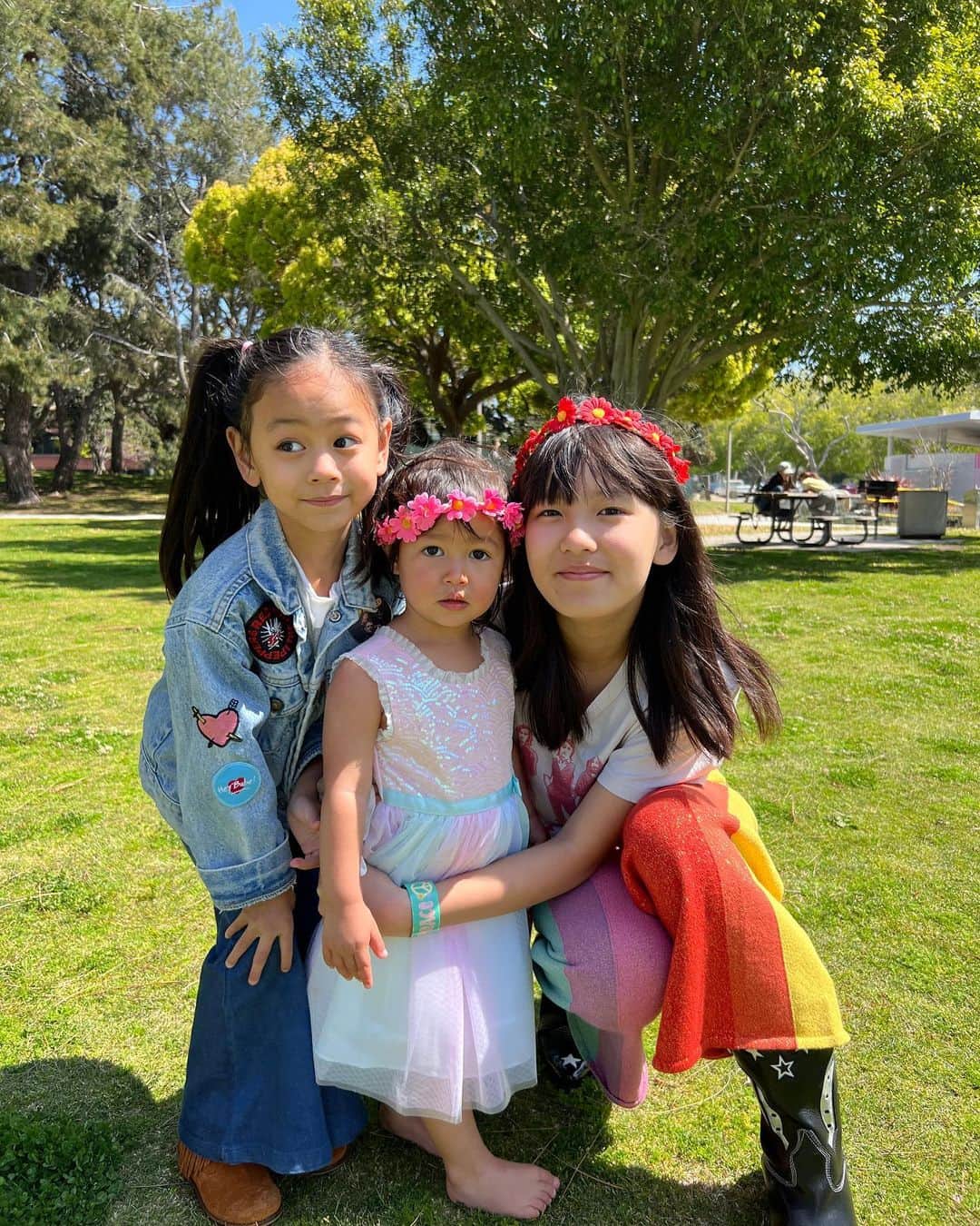 Livのインスタグラム：「Thank you to all the friends and kiddos who came out for Lylapalooza✌🏼☮️🌸 it was the first sunny day in Spring and @zooeyinthecity performed! 🎸🌈🦋😊💗 Love ya to mush my girl, but I need to take Monday off to nap after all that.」