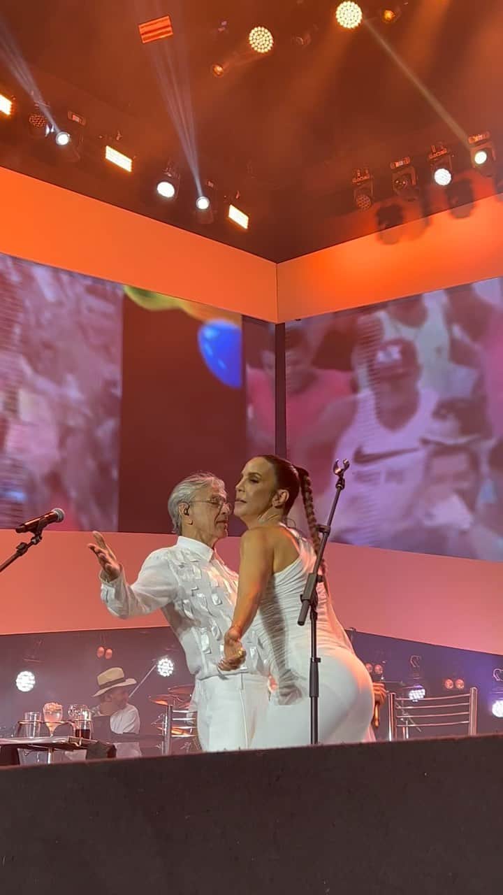 カエターノ・ヴェローゾのインスタグラム：「@caetanoveloso ❤️ #VivaSalvador」