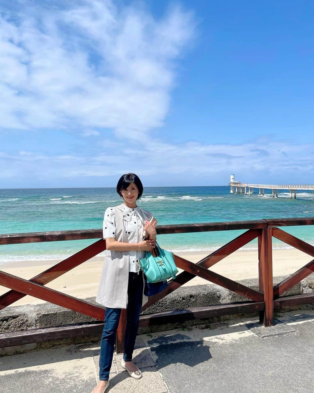 桜井奈々さんのインスタグラム写真 - (桜井奈々Instagram)「春休み恒例の沖縄旅行♫  今年も無事に一週間元気に過ごせました。  今年は昨年とは違い🤣 ほぼ晴天☀️  青い空に青い海  エネルギッシュな南国の植物たち。  身体中隅々までパワーチャージされました✨  春休みに来るのはこれがたぶん最後に なりますが悔いなく大満喫😊  明日以降しばらく振り返り投稿します♫  一週間で、、1.4万枚写真撮りました🤣w  さぁ東京に帰るぞ！！  沖縄よ。ありがとう😊✨ またいつか来れますように。。  #沖縄旅行#子連れ旅行 ＃沖縄 #子連れ沖縄#子連れ沖縄旅行 #家族旅行#trip#okinawa」4月3日 10時08分 - sakurai_nana7