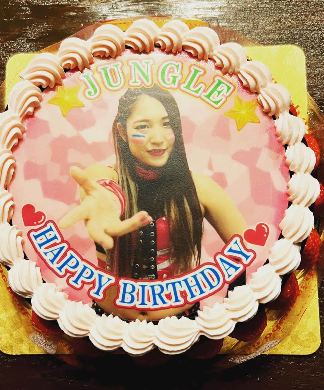 ジャングル叫女さんのインスタグラム写真 - (ジャングル叫女Instagram)「Birthday Cakes🎂💖  #ジャングル叫女  #女子プロレス  #birthday #cake  #0401  #2023  #32歳」4月3日 10時30分 - j.kyona