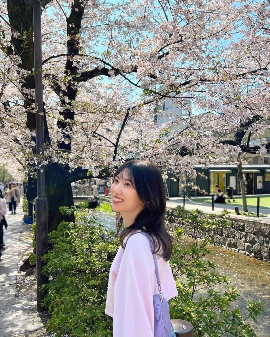 山岸逢花さんのインスタグラム写真 - (山岸逢花Instagram)「🌸🌸 . . 高瀬川を通りかかったら ちょうど綺麗に咲いてた🫶 この日すごく暖かくて春を感じられたよ🌸 . . . #山岸逢花 #あいぱん #AV女優 #AV #aikayamagishi」4月3日 10時41分 - ayakayamagishi_