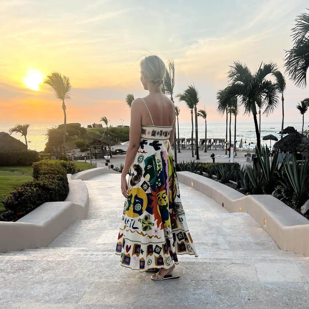 Anna Jane Wisniewskiさんのインスタグラム写真 - (Anna Jane WisniewskiInstagram)「Punta Mita/Sayulita is definitely my favorite area of Mexico. The first time we came as babies (ok fine, we were 24 years old), decided to get married there in 2011, and finally we brought the kids this year! It was an all-around great spring break and I’m sure we’ll be back again soon 🌴」4月3日 10時53分 - seeannajane