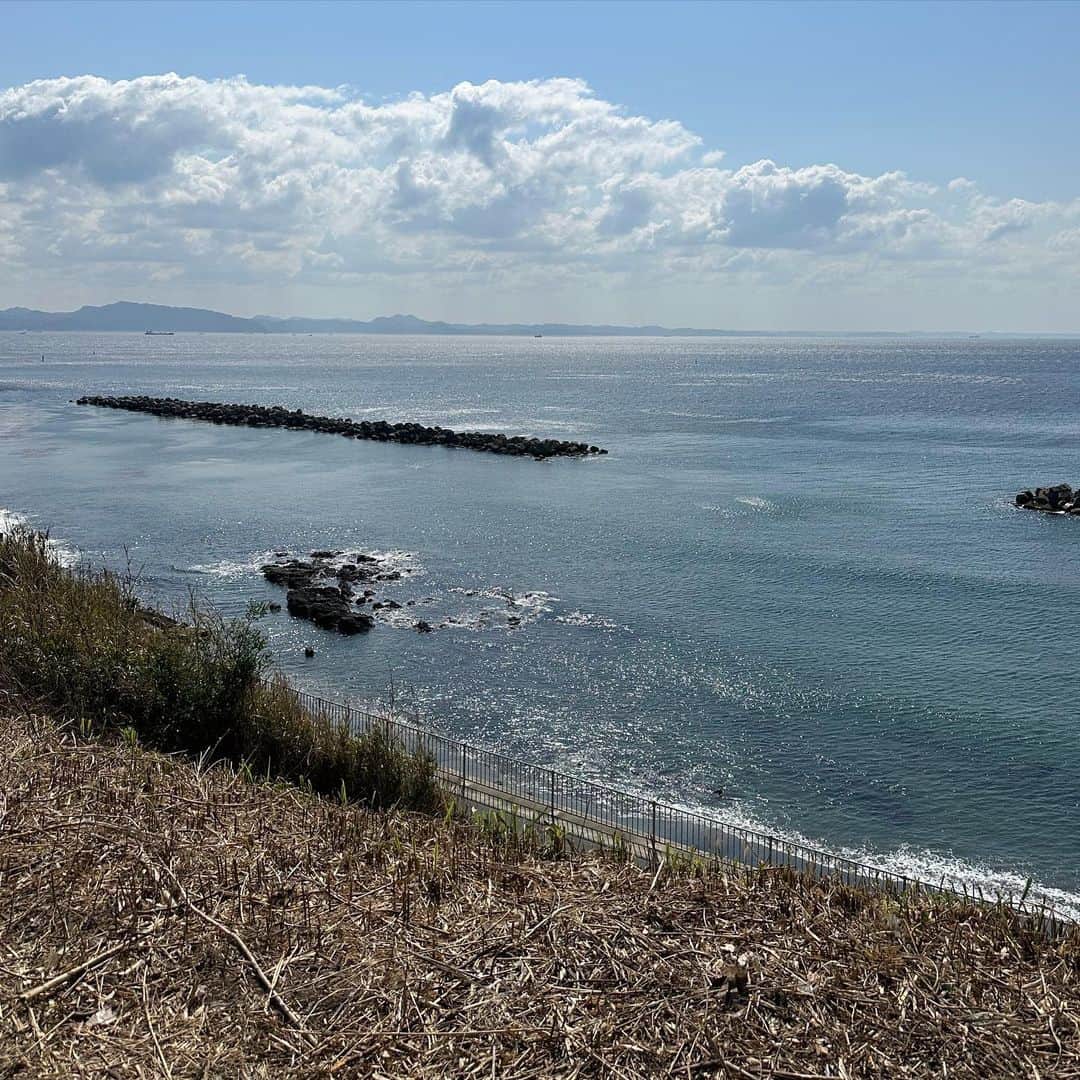 中野英雄のインスタグラム：「海沿いwalking 今日も短パンで歩いたが 少し寒かった  #walking #japan #happy  #instagood #enjoywalking」