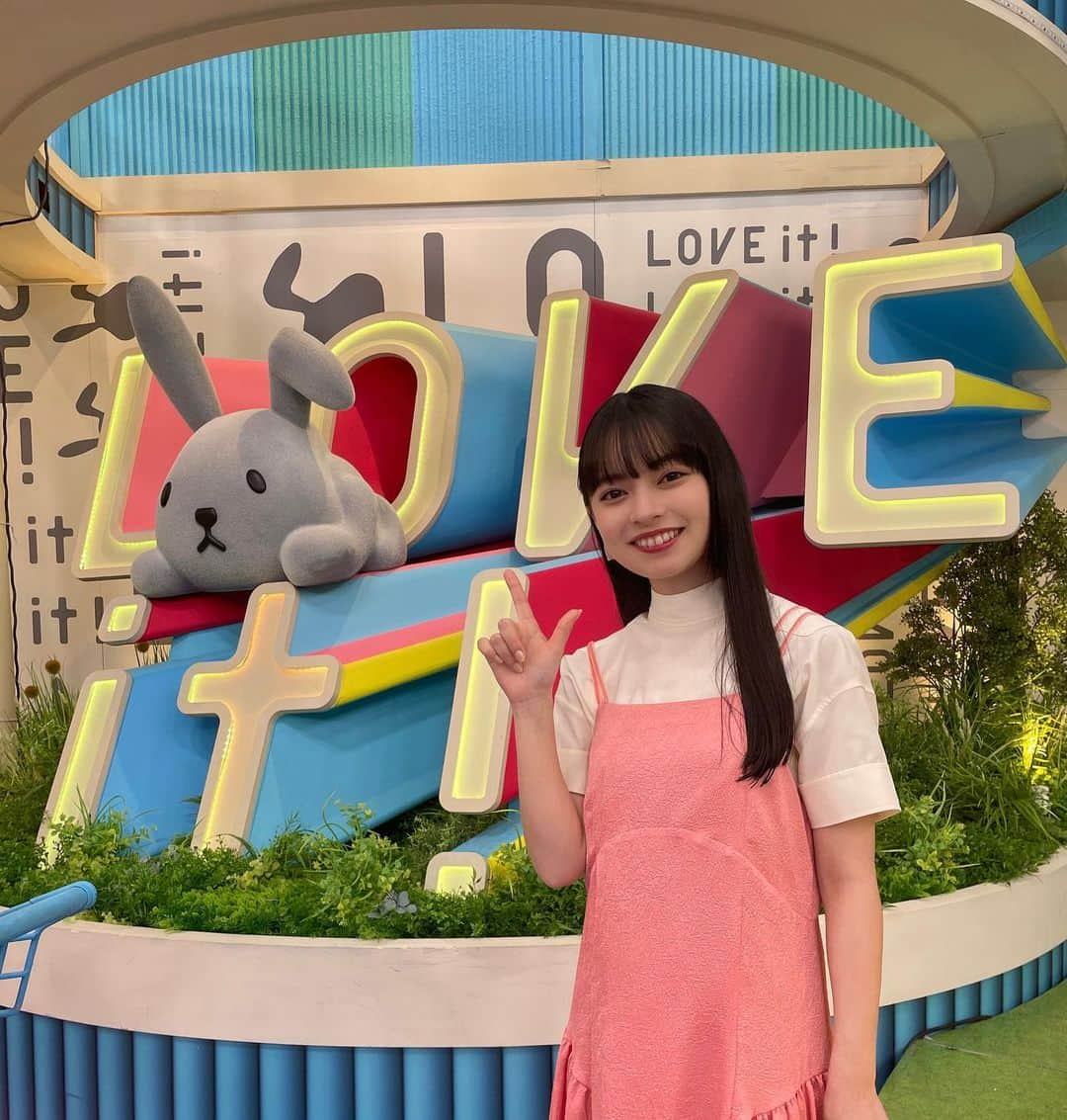 上國料萌衣のインスタグラム：「⁡ ⁡ ⁡ TBS「ラヴィット！」🐰 ⁡ 本日出演させて頂きました！ そして！ 今日から3ヶ月間。 4月5月6月のシーズンレギュラーを務めさせていただくことになりました！🌸 明るく楽しく元気に！ みなさんにたくさんの情報をお届けできたらと思います🌼 ⁡ 3ヶ月間、どうぞよろしくお願い致します！ ⁡ さっそく本日の放送はTVerてご覧いただけるので、見逃した方はぜひご覧下さい😌 ⁡ ⁡ #ラヴィット！」