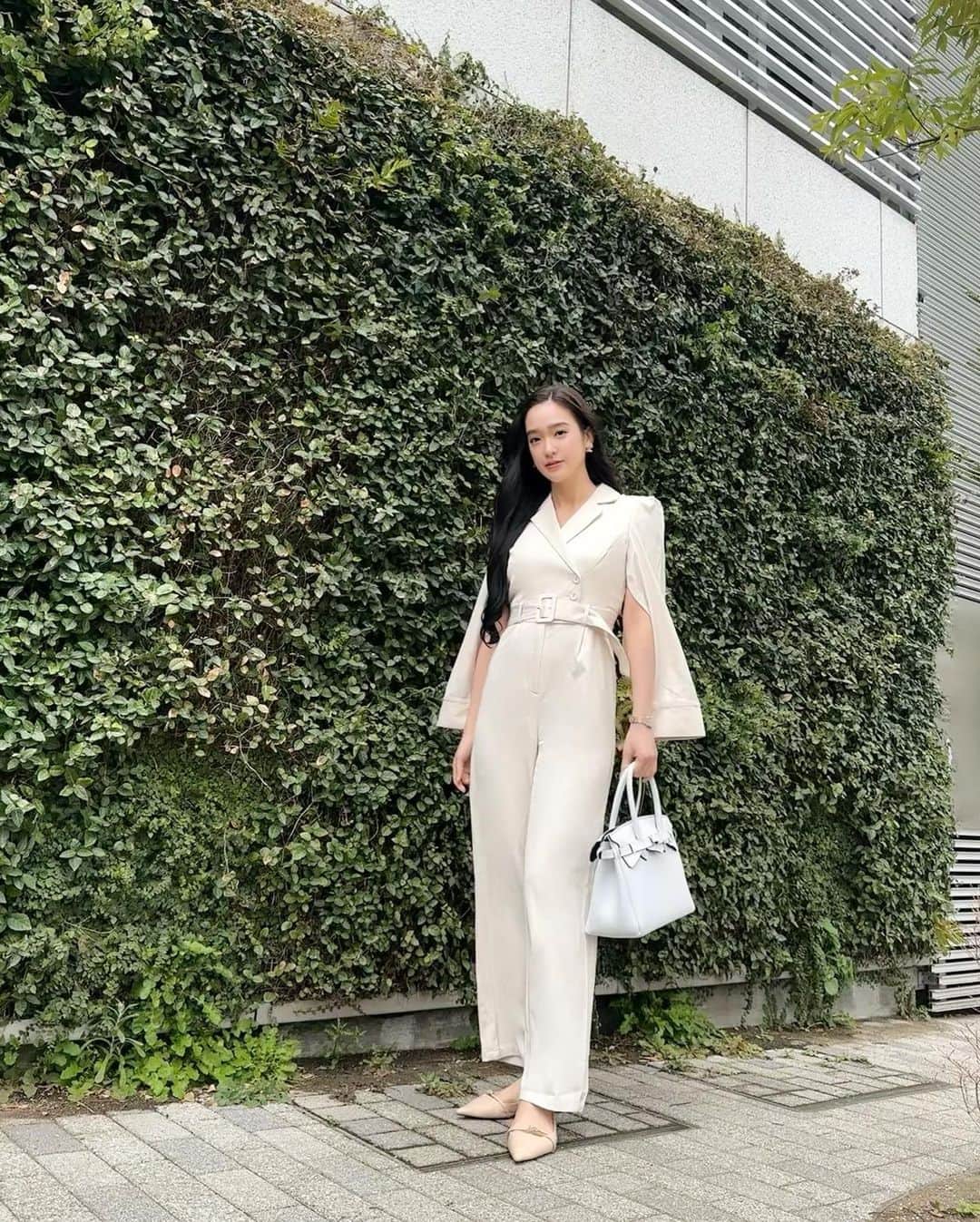 太田麻美さんのインスタグラム写真 - (太田麻美Instagram)「🤍👜  all in one @royalparty_official  bag @savemybag  shoes @zara   #fashion #outfit #spring #coordinate #springcode #allinone #royalparty #savemybag #ファッション #私服 #春コーデ #コーデ #きれいめコーデ #ケープ #ケープオールインワン #オールインワン #ホワイトコーデ」4月3日 11時52分 - asami0523