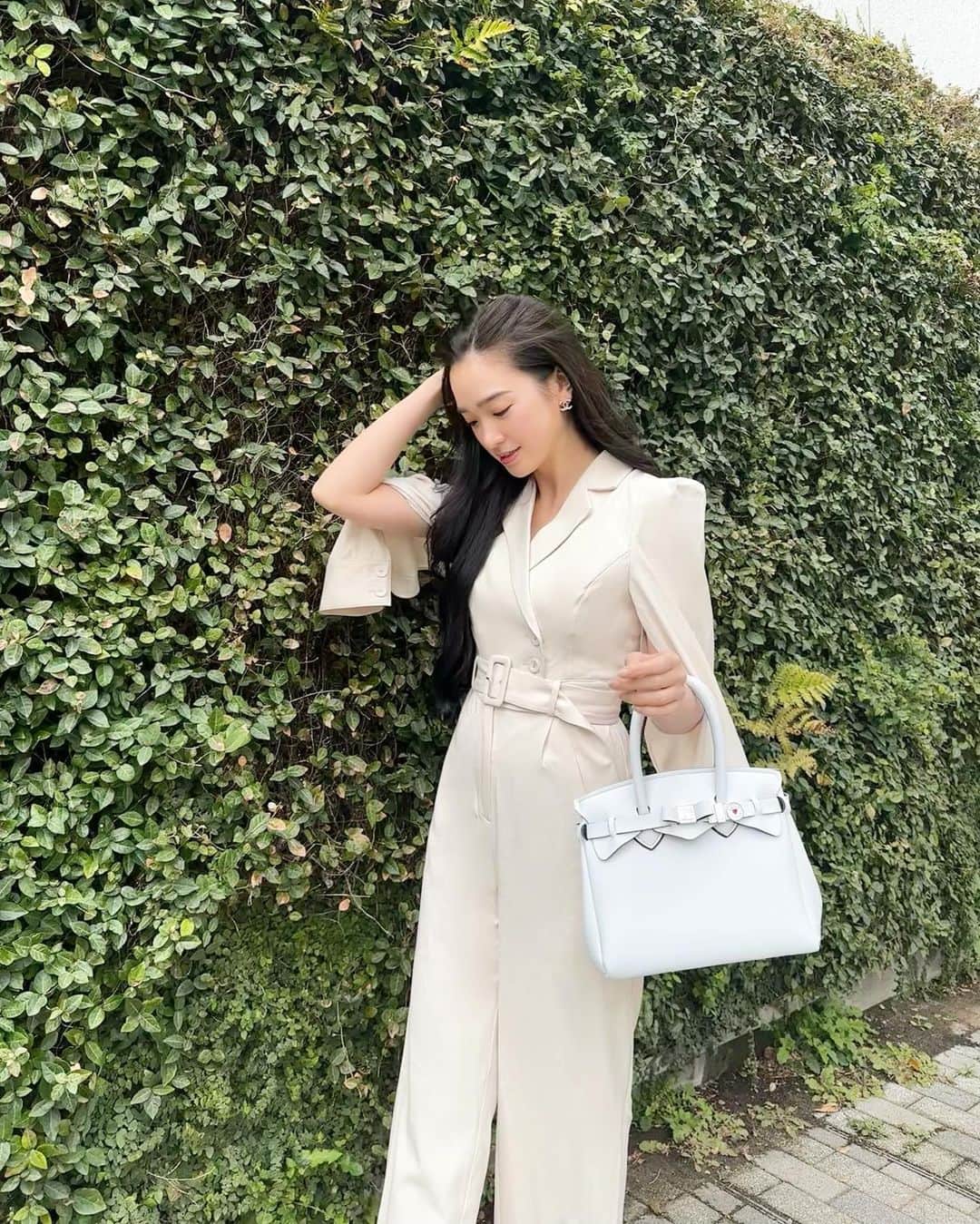 太田麻美さんのインスタグラム写真 - (太田麻美Instagram)「🤍👜  all in one @royalparty_official  bag @savemybag  shoes @zara   #fashion #outfit #spring #coordinate #springcode #allinone #royalparty #savemybag #ファッション #私服 #春コーデ #コーデ #きれいめコーデ #ケープ #ケープオールインワン #オールインワン #ホワイトコーデ」4月3日 11時52分 - asami0523