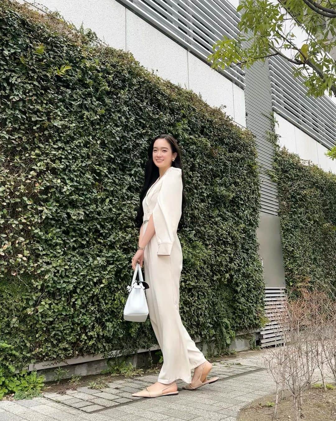 太田麻美さんのインスタグラム写真 - (太田麻美Instagram)「🤍👜  all in one @royalparty_official  bag @savemybag  shoes @zara   #fashion #outfit #spring #coordinate #springcode #allinone #royalparty #savemybag #ファッション #私服 #春コーデ #コーデ #きれいめコーデ #ケープ #ケープオールインワン #オールインワン #ホワイトコーデ」4月3日 11時52分 - asami0523