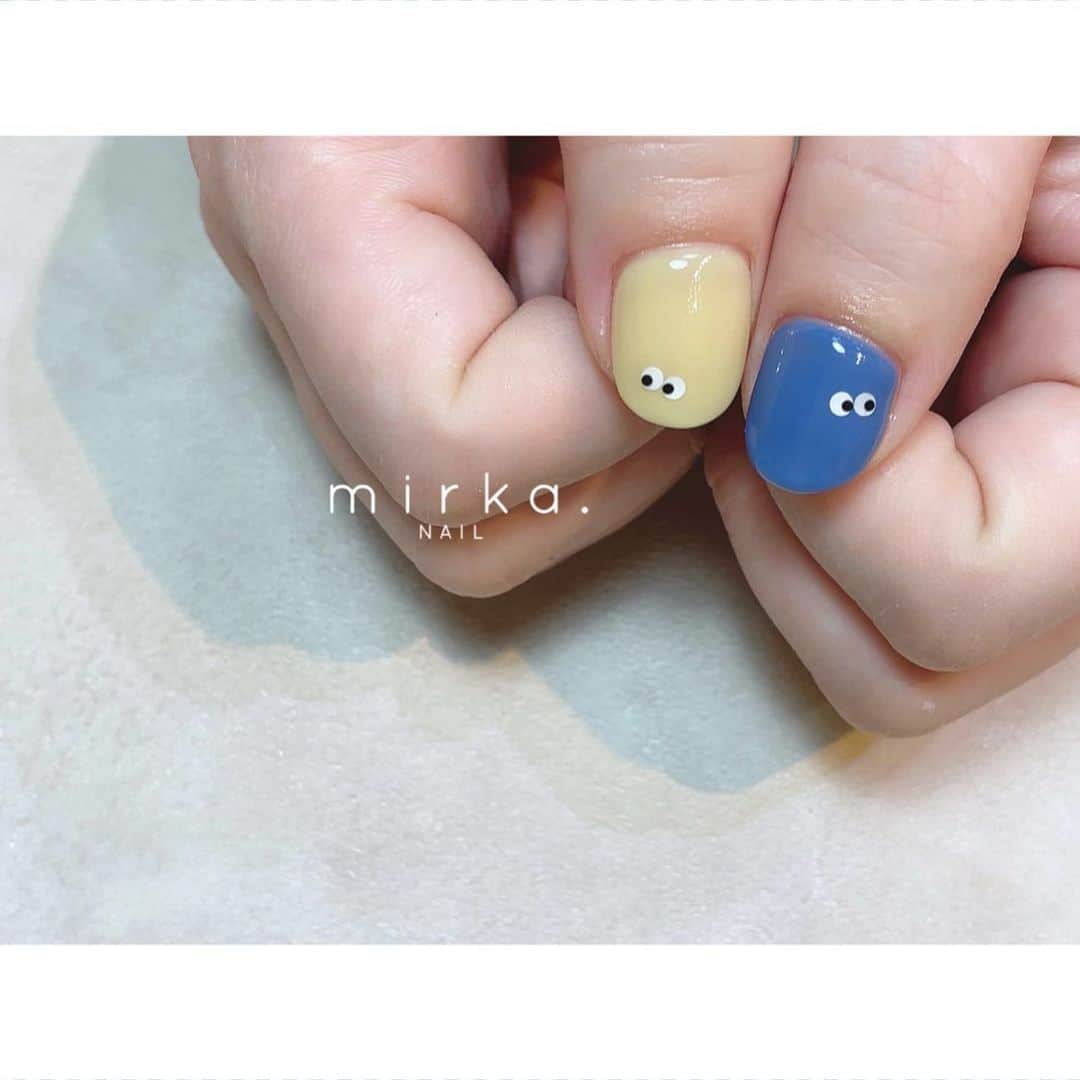 mirka. NAIL(ミルカネイル)のインスタグラム：「⁡ ⁡ ⁡ 👀👀✨ ⁡ ⁡ ⁡ ………………………………………………………… ⁡ ご予約、お問い合わせは LINE ID⇒ @mirka.nail (@含む)まで。 ⁡ ご新規様はハイライトの「ご案内」と「ご予約方法」を必ずお読みいただいてからご予約くださいますようお願いいたします。 空き状況や詳細はLINEの投稿からご確認ください。 ⁡ ⁡ ⁡ ⁡ #mirkanail#nails#nail#nailart#naildesign #ショートネイル#ネイルアート#ネイルデザイン#ネイル#大人ネイル#シンプルネイル#オフィスネイル#ニュアンスネイル#ナチュラルネイル#カジュアルネイル#ショートネイルデザイン#美甲#春ネイル#春ネイル2023 #プライベートサロン#プライベートネイルサロン#東京ネイルサロン#東京ネイル#江東区ネイルサロン#森下#清澄白河 ⁡」