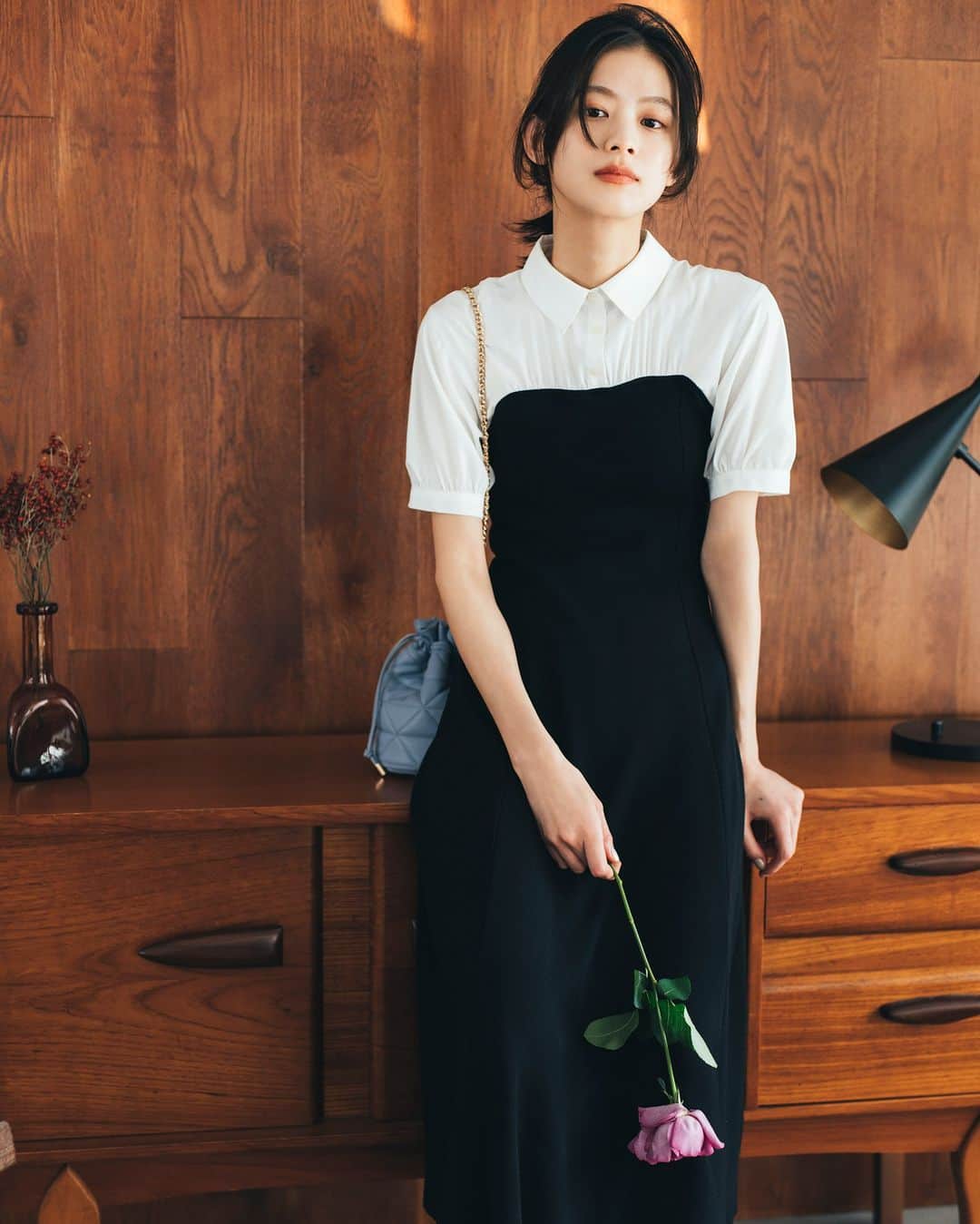 NATURAL BEAUTY BASICのインスタグラム：「松木育未さんが素敵に着こなしてくださった 春の新作webカタログ、第1弾が大好評公開中✨  ぜひチェックしてみてくださいね♪  ■ビスチェ風ドッキングワンピース ¥12,430 tax in size:M/PS color:クロ/グレー/グレージュ #0173147440  -------------------------------------------  Normcore Style In mid spring feat.Ikumi Matsuki  ストライプのオーバーシャツに、 ボクシーベスト、ステッチワークのセットアップetc. 春コーデをバージョンアップしてくれる ノームコアなカジュアルアイテムをデリバリー。  とれたての旬クローズを身に纏って、 日常のワードローブにときめきを。  #松木育未 さん #春カラー #ワンピース  #ドッキングワンピース #ニットワンピース #spring #春コーデ #スプリングコーデ #お出かけコーデ #オフィスコーデ #オフィスカジュアル #通勤コーデ #大人可愛い #カラーコーデ #モノトーンコーデ  #着回しコーデ #きれいめカジュアル  #ベーシックコーデ #ベーシック #ナチュラルコーデ #トレンドスタイル #シンプルコーデ #ナチュラルビューティーベーシック #naturalbeautybasic」