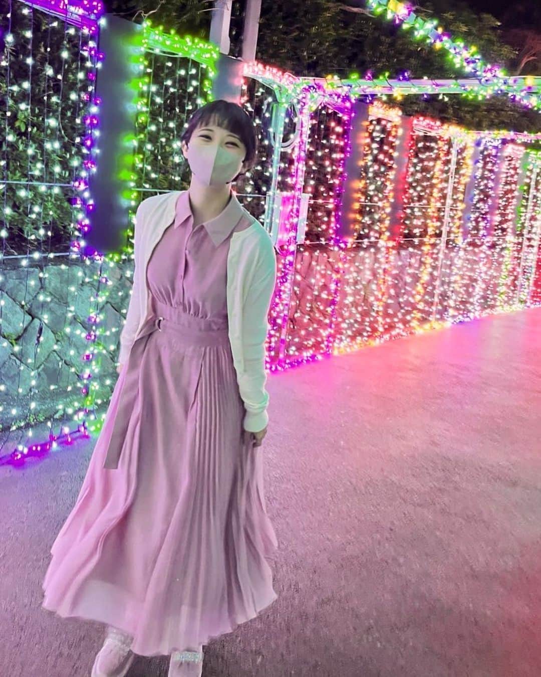 熊谷彩春のインスタグラム：「遅くなりましたが… 昨日、23歳になりました🎂 沢山のお祝いのお言葉ありがとうございます。 DMもタグ付けの投稿やストーリーズも見させていただいております🙏🤍 　 お稽古場でもサプライズでお祝いしていただき、皆さんの温かさに胸がいっぱいなお誕生日でした。 　 これからも、感謝の気持ちを大切に、のびのびとお仕事に励んでいきたいです！ 　 23歳の彩春も宜しくお願いします✨ 　 #23歳 #サプライズでいただいたケーキ #ろうそくの10の意味は劇場でお確かめください☺️🎂 #お稽古場でいただいた素敵なプレゼントや可愛いお手紙たち #宝物です💓」