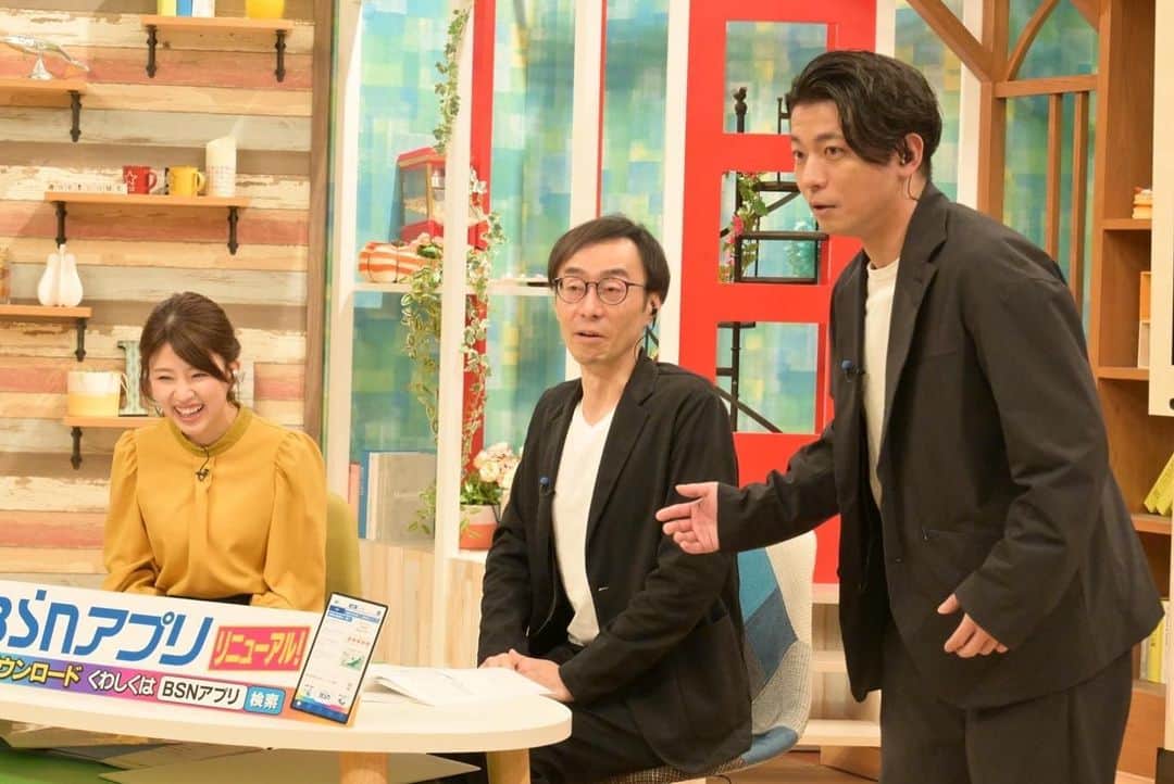 工藤淳之介さんのインスタグラム写真 - (工藤淳之介Instagram)「新年度の #なじラテ はさらにパワーアップ！初回はKaedeさん、みっつおかえりなさい！よしださん今後よろしく！ …のはずが、生放送中に危険なエイプリルフール企画でラスト15分はパニックでした。笑 私の方が偽物な気が最後の方はしてきました、、、ドッペルゲンガーに出会うとこんな感じなのかな…🤣 近藤さんありがとうございました😂🤣  #なじラテ #4月1日 #新年度 #エイプリルフール #育児休暇 #育休復帰 #ドッペルゲンガー #そっくりさん #bsn #アナウンサー #不思議体験 #工藤淳之介」4月3日 12時13分 - kudojun_nosuke_bsn