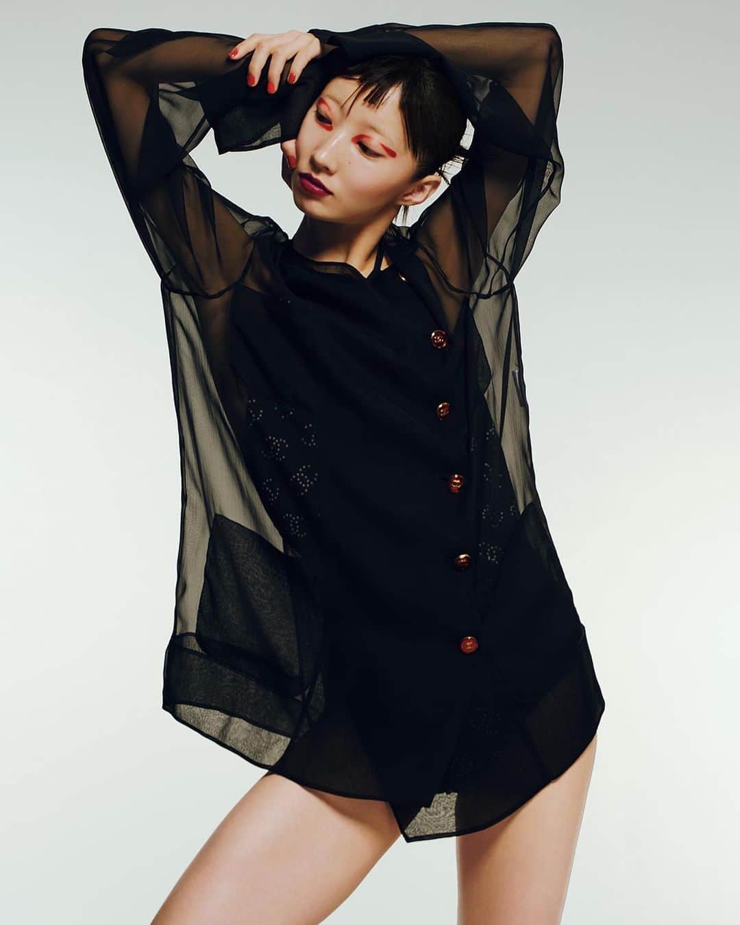飯島望未のインスタグラム：「@voguejapan  @chanel.beauty  @chanelofficial   Photos: Kodai Ikemitsu @kodaiphoto  Koji Yano  @_koji_yano_  Text: Midori Kurihara @midori_kurihara  Makeup: Kie Kiyohara @kie_0  Hair: Asashi @asahihair  Styling: Tomoko Kojima @tomokojima__  Manicure: Naoko Takano @takano_naoko」