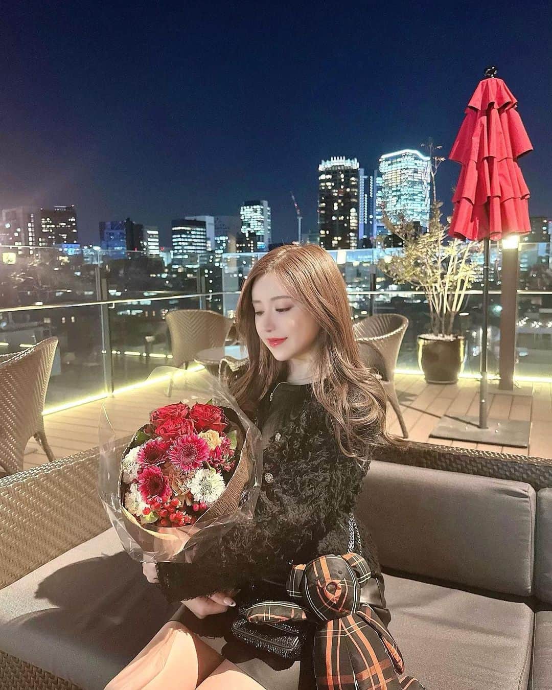 伴かなみのインスタグラム：「ご飯食べに..❤️ 美味しいご飯ってほんと幸せ🥰 ⁡ ⁡」