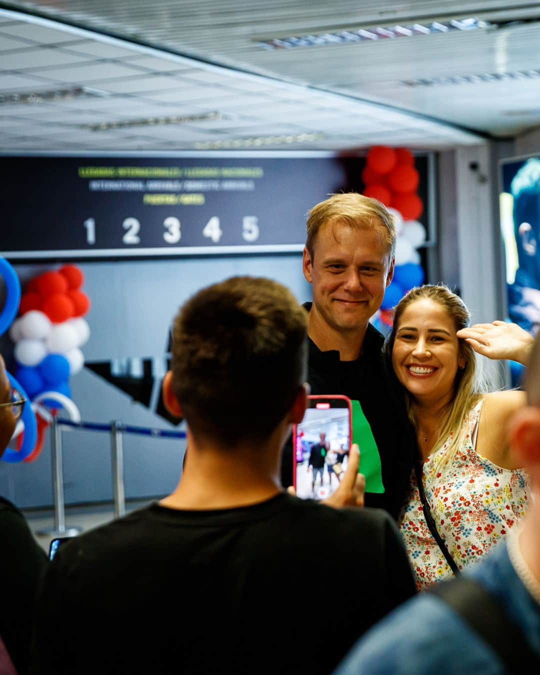 Armin Van Buurenさんのインスタグラム写真 - (Armin Van BuurenInstagram)「The one thing I love most about being on tour is meeting all of you!」4月3日 23時41分 - arminvanbuuren